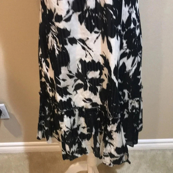 LOFT Black and White Floral Cotton Dress with Adjustable Straps & Ruffle Hem-8 - Picture 6 of 11